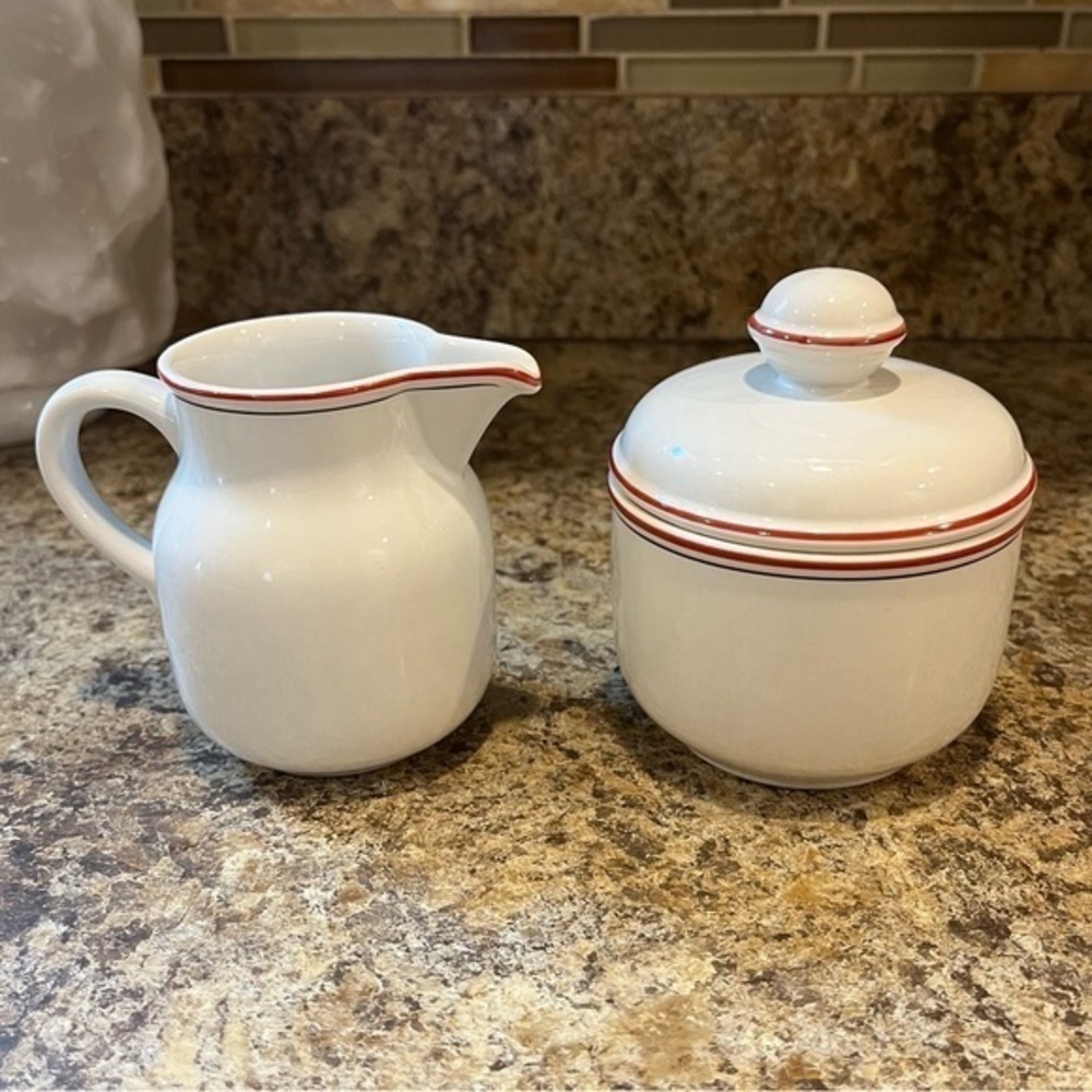 Villeroy & Boch Luxembourg Creamer and Sugar Dish. Depuis Pattern #1748